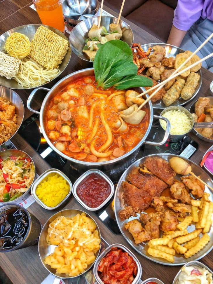 image cham diem 5 quan buffet tokbokki ha noi chi tu 129k 165807040365494 Em Vào Bếp