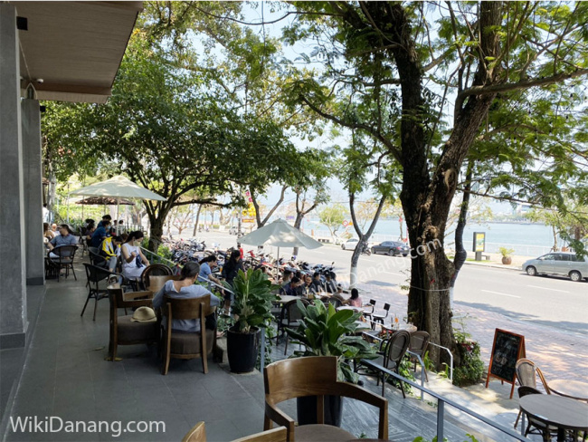 image the books garden coffee view song han tho mong 165794910773682 Em Vào Bếp