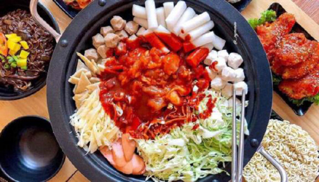 image top 12 quan lau tokbokki chuan vi han quoc nen thu mot lan o ha noi 165864331340456 Em Vào Bếp